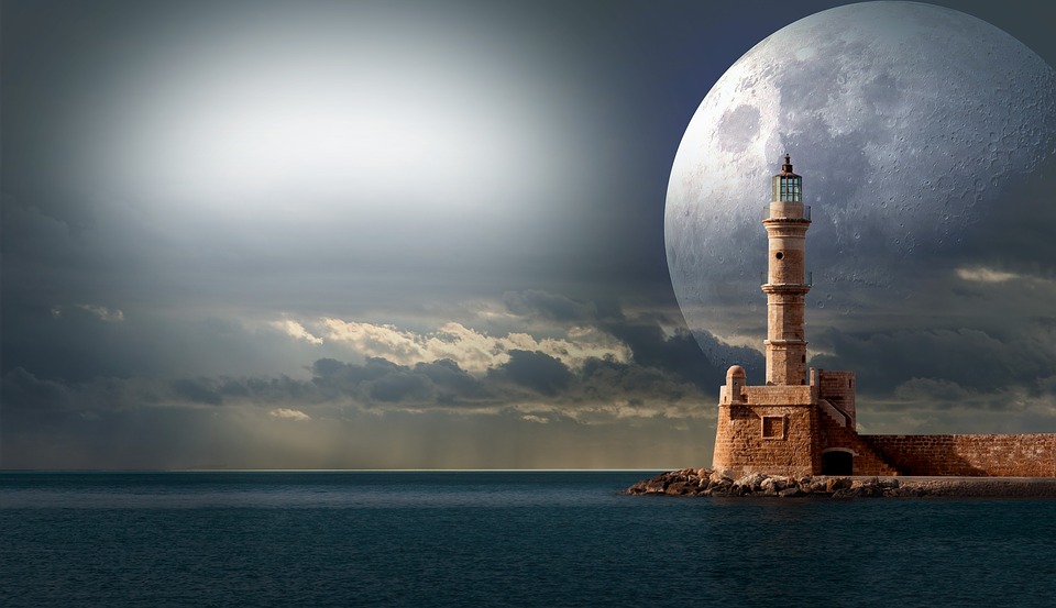 маяк в море